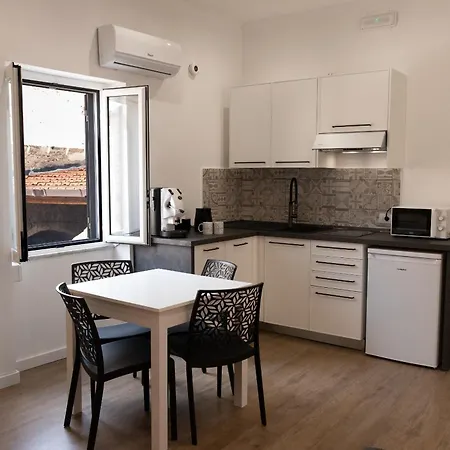 Gale Apartment-2